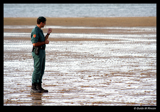 03) Cival Guard on the Sanlúcar de Barrameda Beach