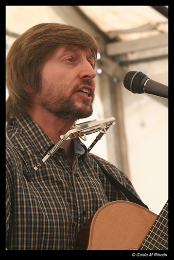 %_tempFileName03)%20Folk%20Musician%