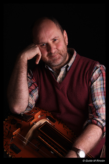 %_tempFileName11)%20Duncan%20Moss%20and%20Hurdy%20Gurdy%