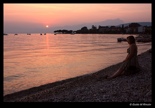 %_tempFileName02)%20Sunset%20over%20Lake%20Garda%