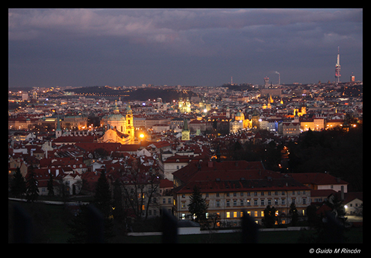 %_tempFileName38)%20Prague%20by%20Night%