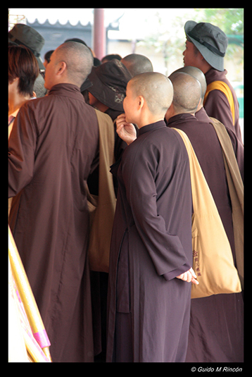 %_tempFileName17)%20Buddhist%20Monks%